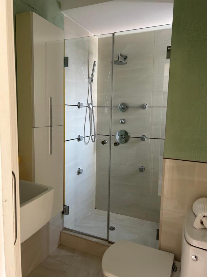 Atico Triana Con Piscina Privada Apartment Sevilla Bagian luar foto