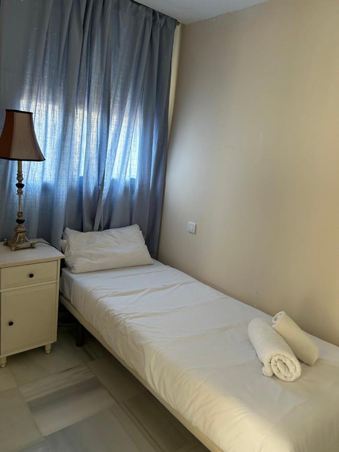 Atico Triana Con Piscina Privada Apartment Sevilla Bagian luar foto