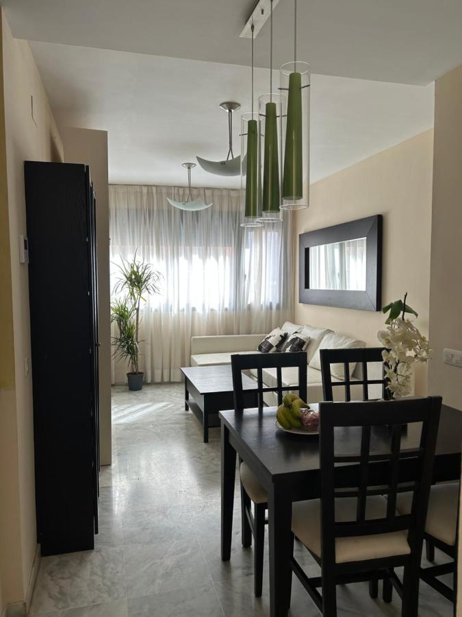 Atico Triana Con Piscina Privada Apartment Sevilla Bagian luar foto